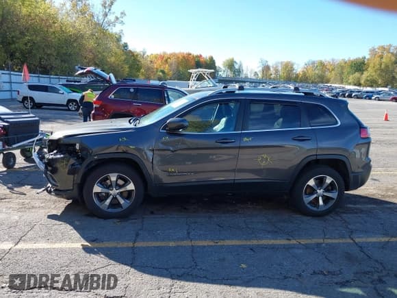 ✅ 2019 Jeep Cherokee Limited • VIN: 1C4PJMDX9KD467293 • Lot: 43494155. Listed on IAAI with 146,903 mi. Free auction sales archive from the USA and detailed vehicle history report at DreamBid. Image 14.