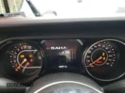 ✅ 2019 Jeep Wrangler Unlimited Sahara • VIN: 1C4HJXEG7KW670188 • Lot: 61967475. Wystawiony na Copart z przebiegiem 54 897 mil. Bezpłatny archiwum sprzedaży aukcyjnych z USA i szczegółowy raport historii pojazdu na DreamBid. Zdjęcie 9.