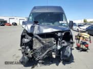 ✅ 2016 Mercedes-Benz Sprinter Cargo • VIN: WD3PE7DD8GP265976 • Lot: 56429865. Wystawiony na Copart z przebiegiem Nie podano. Bezpłatny archiwum sprzedaży aukcyjnych z USA i szczegółowy raport historii pojazdu na DreamBid. Zdjęcie 5.