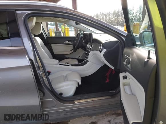 ✅ 2020 Mercedes-Benz GLA 250 • VIN: WDCTG4GB4LJ681148 • Лот: 43778249. Опубликован ранее на IAAI с пробегом 65 298 миль. Бесплатный доступ к архиву аукционных продаж из США и подробный отчёт об истории автомобиля на DreamBid. Изображение 5.