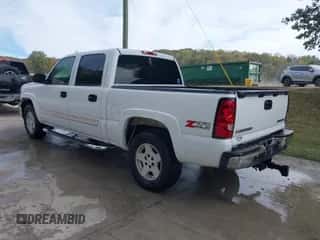 2004 Chevrolet Silverado 1500 Z71 z VIN 2GCEK13T941322075, wystawiony jako IAAI lot #43544851 z przebiegiem 249 015 mil mil oraz . Historia ofert i sprzedaży dostępna na DreamBid. Obrazek 3.