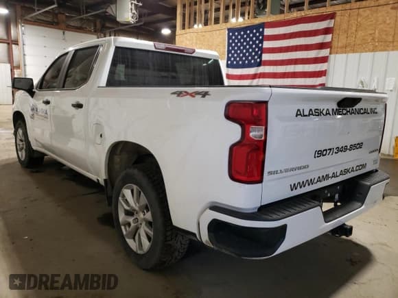 ✅ 2022 Chevrolet Silverado 1500 Custom • VIN: 3GCPYBEK8NG164578 • Lot: 51299555. Wystawiony na Copart z przebiegiem 34 630 mil. Bezpłatny archiwum sprzedaży aukcyjnych z USA i szczegółowy raport historii pojazdu na DreamBid. Zdjęcie 2.