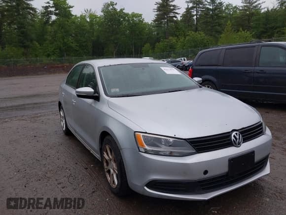 ✅ 2011 Volkswagen Jetta SE • VIN: 3VWDZ7AJ6BM321447 • Lot: 42512639. Listed on IAAI with 218,929 mi. Free auction sales archive from the USA and detailed vehicle history report at DreamBid. Image 1.