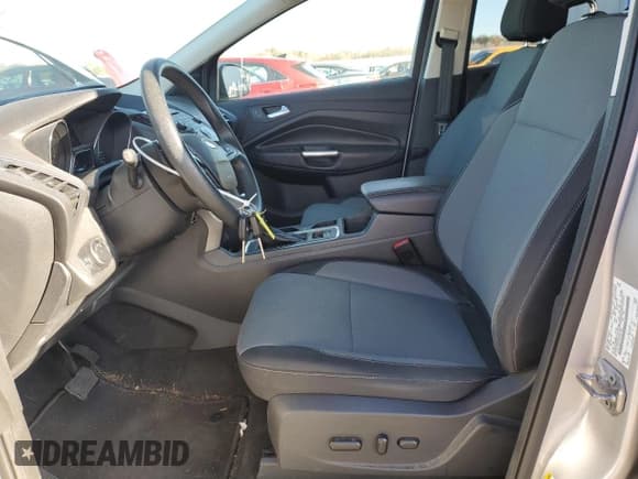 ✅ 2017 Ford Escape SE • VIN: 1FMCU9GD3HUB33589 • Лот: 92193425. Опубликован ранее на Copart с пробегом 67 540 миль. Бесплатный доступ к архиву аукционных продаж из США и подробный отчёт об истории автомобиля на DreamBid. Изображение 7.