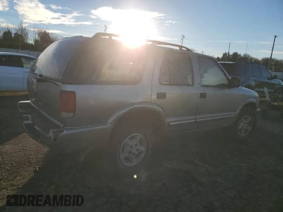 ✅ 2001 Chevrolet Blazer LT • VIN: 1GNDT13W512119786 • Lot: 87757555. Listed on Copart with 121,845 mi miles. Access the free auction sales archive from the USA and view a detailed vehicle history report at DreamBid. Image 3.