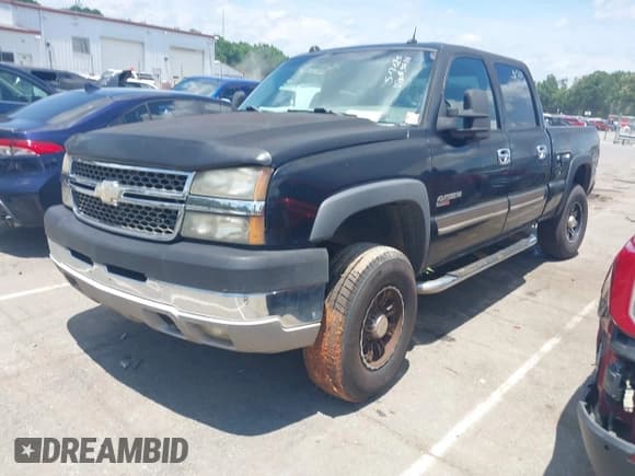 ✅ 2005 Chevrolet Silverado 2500HD LS • VIN: 1GCHK232X5F923211 • Lot: 42535273. Listed on IAAI with 416,901 mi. Free auction sales archive from the USA and detailed vehicle history report at DreamBid. Image 2.
