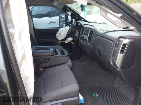 2018 Chevrolet Silverado 1500 LT z VIN 1GCRCREH9JZ111046, wystawiony jako IAAI lot #42837741 z przebiegiem 82 591 mil mil oraz . Historia ofert i sprzedaży dostępna na DreamBid. Obrazek 5.