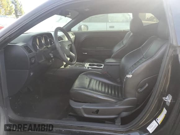 ✅ 2010 Dodge Challenger SE • VIN: 2B3CJ4DV5AH306651 • Lot: 78322804. Wystawiony na Copart z przebiegiem Nie podano. Bezpłatny archiwum sprzedaży aukcyjnych z USA i szczegółowy raport historii pojazdu na DreamBid. Zdjęcie 7.