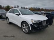 ✅ 2024 Audi Q3 S line Premium • VIN: WA1DECF34R1025698 • Lot: 90062355. Wystawiony na Copart z przebiegiem 19 610 mil. Bezpłatny archiwum sprzedaży aukcyjnych z USA i szczegółowy raport historii pojazdu na DreamBid. Zdjęcie 4.