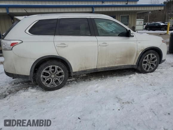 ✅ 2015 Mitsubishi Outlander GT • VIN: JA4JZ4AX3FZ005575 • Lot: 41771955. Listed on Copart with 145,852 mi. Free auction sales archive from the USA and detailed vehicle history report at DreamBid. Image 3.