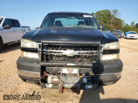 ✅ 2006 Chevrolet Silverado 2500HD Work Truck • VIN: 1GCHK29U96E263730 • Lot: 74775794. Wystawiony na Copart z przebiegiem Nie podano. Bezpłatny archiwum sprzedaży aukcyjnych z USA i szczegółowy raport historii pojazdu na DreamBid. Zdjęcie 5.