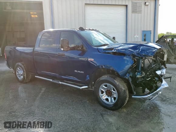 ✅ 2022 Ram 2500 Tradesman • VIN: 3C6UR4CJ4NG102804 • Lot: 45576865. Listed on Copart with 27,230 mi. Free auction sales archive from the USA and detailed vehicle history report at DreamBid. Image 4.