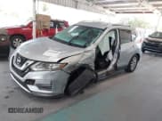 ✅ 2017 Nissan Rogue S • VIN: KNMAT2MT8HP524947 • Lot: 42165660. Wystawiony na IAAI z przebiegiem 90 325 mil. Bezpłatny archiwum sprzedaży aukcyjnych z USA i szczegółowy raport historii pojazdu na DreamBid. Zdjęcie 17.