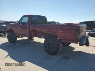 ✅ 1996 Ford F-150 • VIN: 1FTEF15N7TLA50671 • Lot: 70824434. Wystawiony na Copart z przebiegiem 97 225 mil. Bezpłatny archiwum sprzedaży aukcyjnych z USA i szczegółowy raport historii pojazdu na DreamBid. Zdjęcie 2.