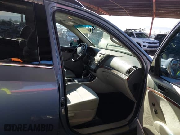 ✅ 2011 Hyundai Veracruz Limited • VIN: KM8NU4CC7BU152419 • Lot: 43799687. Listed on IAAI with 115,375 mi. Free auction sales archive from the USA and detailed vehicle history report at DreamBid. Image 5.
