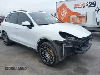 ✅ 2016 Porsche Cayenne Turbo • VIN: WP1AC2A20GLA85193 • Lot: 42170440. Wystawiony na IAAI z przebiegiem 95 999 mil. Bezpłatny archiwum sprzedaży aukcyjnych z USA i szczegółowy raport historii pojazdu na DreamBid. Zdjęcie 1.