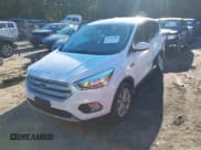 ✅ 2019 Ford Escape SE • VIN: 1FMCU9GD5KUA57039 • Lot: 43392020. Wystawiony na IAAI z przebiegiem 73 601 mil. Bezpłatny archiwum sprzedaży aukcyjnych z USA i szczegółowy raport historii pojazdu na DreamBid. Zdjęcie 2.