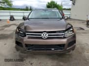 ✅ 2013 Volkswagen Touareg Exec • VIN: WVGEF9BP4DD007109 • Lot: 58890665. Listed on Copart with 157,286 mi. Free auction sales archive from the USA and detailed vehicle history report at DreamBid. Image 5.