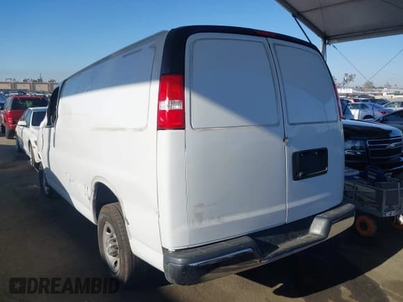 ✅ 2020 Chevrolet Express Cargo • VIN: 1GCWGAFP0L1242088 • Лот: 42145895. Опубликован ранее на IAAI с пробегом Не указан. Бесплатный доступ к архиву аукционных продаж из США и подробный отчёт об истории автомобиля на DreamBid. Изображение 3.