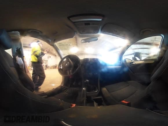 ✅ 2013 Volkswagen Golf TDI w/Sunroof & Nav • VIN: WVWNM7AJ1DW009528 • Lot: 43574818. Wystawiony na IAAI z przebiegiem 81 377 mil. Bezpłatny archiwum sprzedaży aukcyjnych z USA i szczegółowy raport historii pojazdu na DreamBid. Zdjęcie 18.