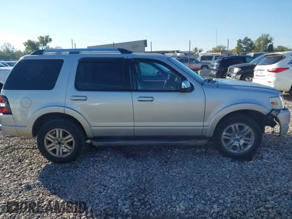 ✅ 2010 Ford Explorer Limited • VIN: 1FMEU6FEXAUA19774 • Lot: 43543643. Wystawiony na IAAI z przebiegiem 175 122 mil. Bezpłatny archiwum sprzedaży aukcyjnych z USA i szczegółowy raport historii pojazdu na DreamBid. Zdjęcie 14.