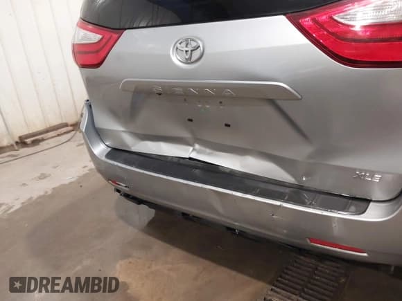 ✅ 2016 Toyota Sienna XLE • VIN: 5TDYK3DC7GS730188 • Lot: 43346185. Listed on IAAI with 102,406 mi. Free auction sales archive from the USA and detailed vehicle history report at DreamBid. Image 18.