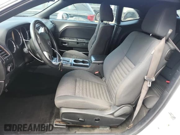 ✅ 2014 Dodge Challenger SXT • VIN: 2C3CDYAG0EH149589 • Lot: 80923345. Wystawiony na Copart z przebiegiem 97 282 mil. Bezpłatny archiwum sprzedaży aukcyjnych z USA i szczegółowy raport historii pojazdu na DreamBid. Zdjęcie 7.