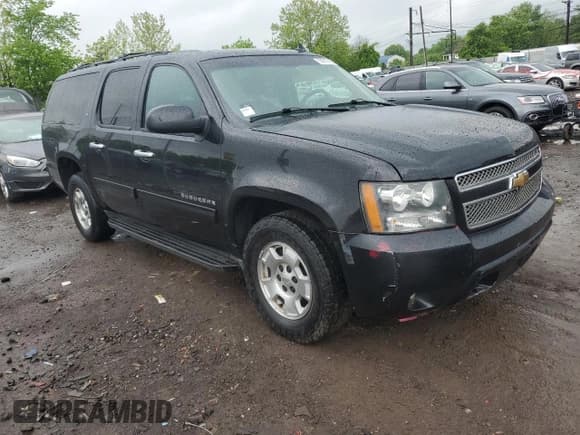 ✅ 2014 Chevrolet Suburban LT • VIN: 1GNSCJE09ER228409 • Lot: 55901885. Listed on Copart with 328,470 mi. Free auction sales archive from the USA and detailed vehicle history report at DreamBid. Image 4.