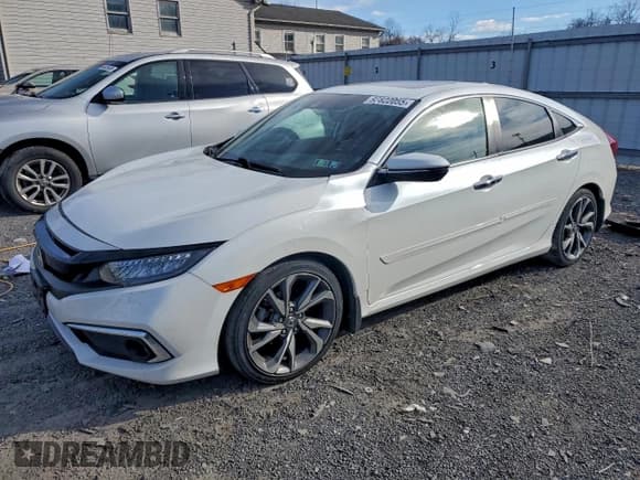 ✅ 2019 Honda Civic Touring • VIN: 19XFC1F96KE200579 • Лот: 93822055. Опубликован ранее на Copart с пробегом 101 810 миль. Бесплатный доступ к архиву аукционных продаж из США и подробный отчёт об истории автомобиля на DreamBid. Изображение 1.