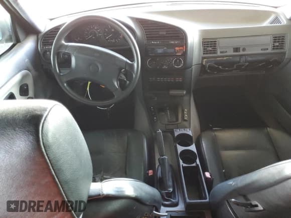 ✅ 1992 BMW 3 Series • VIN: WBACB4310NFF84746 • Lot: 85590634. Wystawiony na Copart z przebiegiem 101 709 mil. Bezpłatny archiwum sprzedaży aukcyjnych z USA i szczegółowy raport historii pojazdu na DreamBid. Zdjęcie 8.