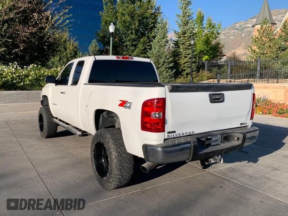 ✅ 2012 Chevrolet Silverado 1500 LT • VIN: 1GCRKSE74CZ137896 • Lot: 75107574. Listed on Copart with 143,614 mi. Free auction sales archive from the USA and detailed vehicle history report at DreamBid. Image 3.