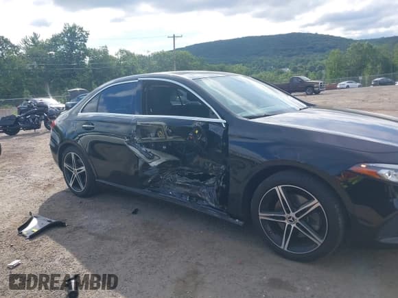 ✅ 2019 Mercedes-Benz A 220 • VIN: WDD3G4FB0KW010753 • Lot: 42758225. Listed on IAAI with 47,356 mi. Free auction sales archive from the USA and detailed vehicle history report at DreamBid. Image 6.