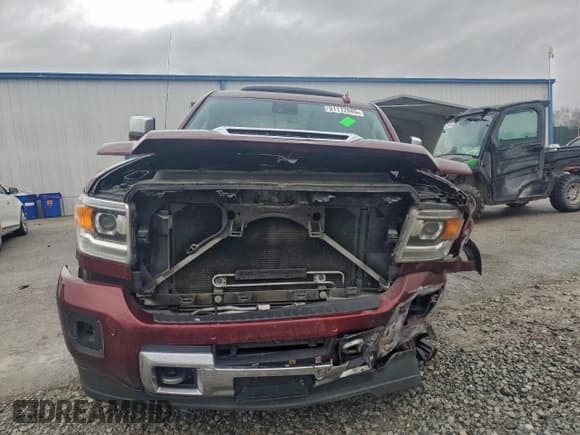 ✅ 2017 GMC Sierra 2500HD Denali • VIN: 1GT12UEY9HF186344 • Lot: 91112885. Wystawiony na Copart z przebiegiem 150 140 mil. Bezpłatny archiwum sprzedaży aukcyjnych z USA i szczegółowy raport historii pojazdu na DreamBid. Zdjęcie 5.