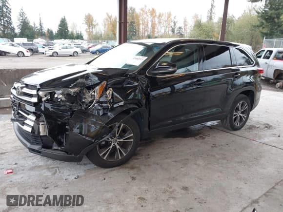 ✅ 2019 Toyota Highlander LE • VIN: 5TDZARFH5KS050737 • Lot: 43682523. Wystawiony na IAAI z przebiegiem 87 493 mil. Bezpłatny archiwum sprzedaży aukcyjnych z USA i szczegółowy raport historii pojazdu na DreamBid. Zdjęcie 17.