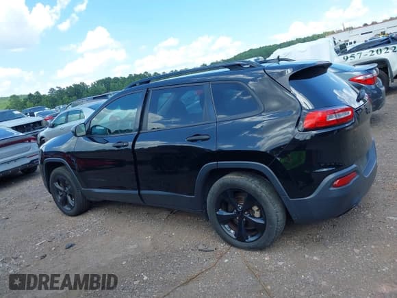 ✅ 2017 Jeep Cherokee Altitude • VIN: 1C4PJLAB3HW617818 • Lot: 42782386. Wystawiony na IAAI z przebiegiem 144 524 mil. Bezpłatny archiwum sprzedaży aukcyjnych z USA i szczegółowy raport historii pojazdu na DreamBid. Zdjęcie 14.