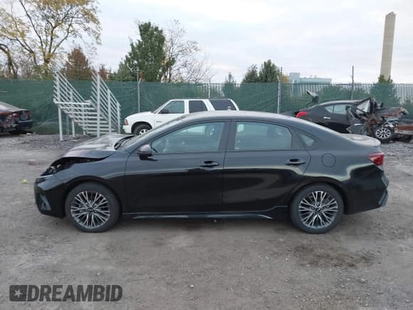 ✅ 2023 Kia Forte GT-Line • VIN: 3KPF54AD1PE577397 • Lot: 43548972. Wystawiony na IAAI z przebiegiem 35 063 mil. Bezpłatny archiwum sprzedaży aukcyjnych z USA i szczegółowy raport historii pojazdu na DreamBid. Zdjęcie 15.
