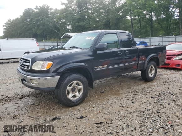 ✅ 2000 Toyota Tundra Limited • VIN: 5TBBT4815YS101721 • Lot: 65554265. Listed on Copart with 637,151 mi. Free auction sales archive from the USA and detailed vehicle history report at DreamBid. Image 1.