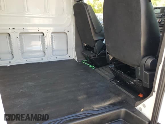 ✅ 2024 Ford Transit Cargo • VIN: 1FTBR1C85RKB34798 • Lot: 80381635. Wystawiony na Copart z przebiegiem 7 868 mil. Bezpłatny archiwum sprzedaży aukcyjnych z USA i szczegółowy raport historii pojazdu na DreamBid. Zdjęcie 11.