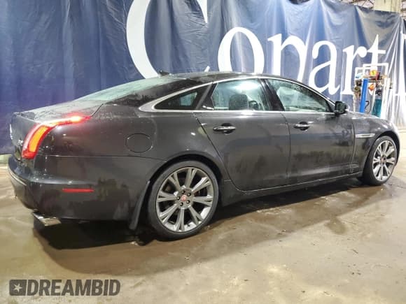 ✅ 2013 Jaguar XJ • VIN: SAJWJ1CD0D8V51078 • Lot: 46449265. Wystawiony na Copart z przebiegiem 131 438 mil. Bezpłatny archiwum sprzedaży aukcyjnych z USA i szczegółowy raport historii pojazdu na DreamBid. Zdjęcie 3.