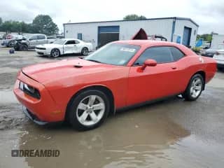 2014 Dodge Challenger SXT 100th Anniversary z VIN 2C3CDYAG1EH278828, wystawiony jako Copart lot #58417075 z przebiegiem 136 953 mil mil oraz Szkoda całkowita • Salvage title. Historia ofert i sprzedaży dostępna na DreamBid. Obrazek 1.