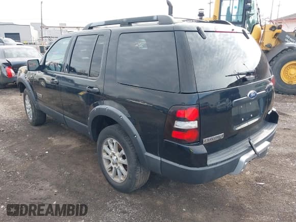 ✅ 2008 Ford Explorer XLT • VIN: 1FMEU73848UA88460 • Lot: 42101787. Wystawiony na IAAI z przebiegiem 202 357 mil. Bezpłatny archiwum sprzedaży aukcyjnych z USA i szczegółowy raport historii pojazdu na DreamBid. Zdjęcie 3.