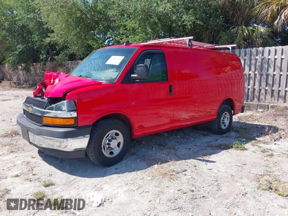 ✅ 2017 Chevrolet Express Cargo • VIN: 1GCWGAFG3H1350048 • Lot: 41881164. Wystawiony na IAAI z przebiegiem 115 430 mil. Bezpłatny archiwum sprzedaży aukcyjnych z USA i szczegółowy raport historii pojazdu na DreamBid. Zdjęcie 18.