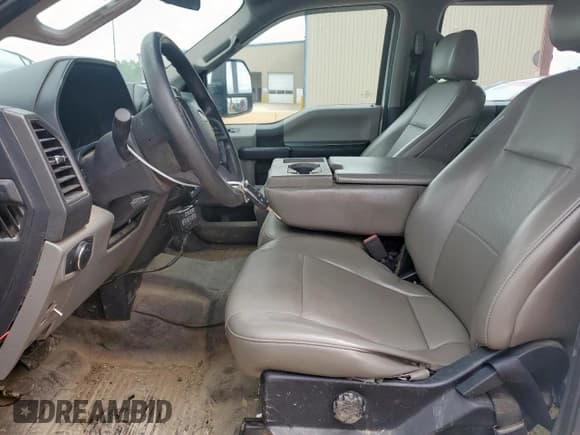 ✅ 2020 Ford F-250 XL • VIN: 1FT7W2B6XLED98240 • Lot: 60680815. Listed on Copart with 129,824 mi. Free auction sales archive from the USA and detailed vehicle history report at DreamBid. Image 7.