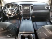 ✅ 2017 Nissan Titan SV • VIN: 1N6BA1F43HN519853 • Lot: 84807105. Wystawiony na Copart z przebiegiem 317 994 mil. Bezpłatny archiwum sprzedaży aukcyjnych z USA i szczegółowy raport historii pojazdu na DreamBid. Zdjęcie 8.