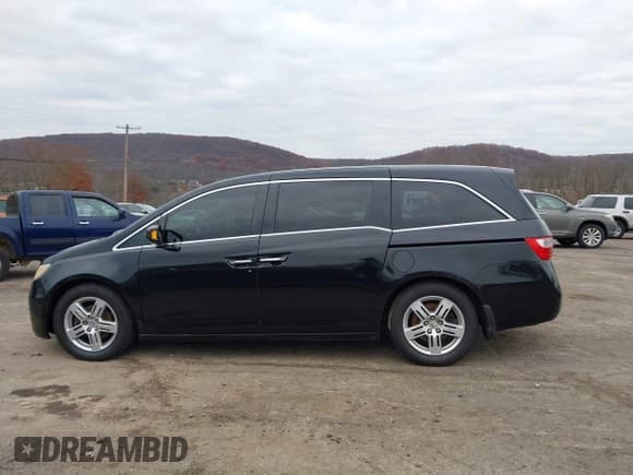 ✅ 2011 Honda Odyssey Touring • VIN: 5FNRL5H90BB014208 • Lot: 43682256. Listed on IAAI with 169,536 mi. Free auction sales archive from the USA and detailed vehicle history report at DreamBid. Image 14.