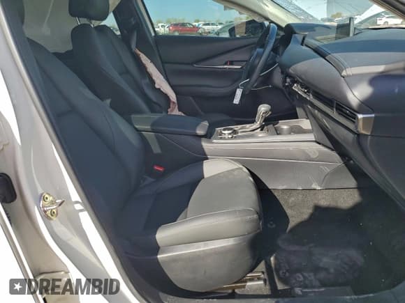 ✅ 2023 Mazda CX-30 S Select • VIN: 3MVDMBBM7PM560542 • Lot: 94560395. Wystawiony na Copart z przebiegiem 4 308 mil. Bezpłatny archiwum sprzedaży aukcyjnych z USA i szczegółowy raport historii pojazdu na DreamBid. Zdjęcie 7.