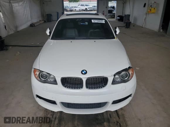 ✅ 2011 BMW 1 Series 135i • VIN: WBAUC9C58BVM09922 • Lot: 67760635. Wystawiony na Copart z przebiegiem Nie podano. Bezpłatny archiwum sprzedaży aukcyjnych z USA i szczegółowy raport historii pojazdu na DreamBid. Zdjęcie 5.