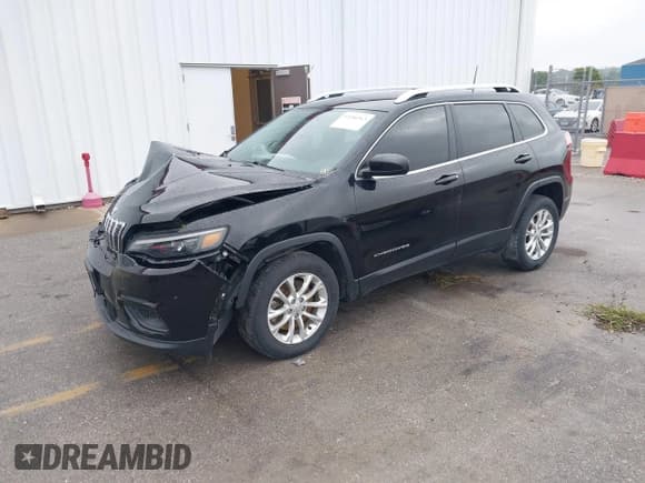 ✅ 2019 Jeep Cherokee Latitude • VIN: 1C4PJLCB3KD482551 • Lot: 43286563. Wystawiony na IAAI z przebiegiem 122 171 mil. Bezpłatny archiwum sprzedaży aukcyjnych z USA i szczegółowy raport historii pojazdu na DreamBid. Zdjęcie 17.