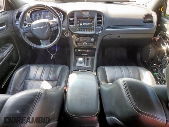 ✅ 2021 Chrysler 300 S • VIN: 2C3CCABGXMH585504 • Лот: 71813585. Опубликован ранее на Copart с пробегом 102 298 миль. Бесплатный доступ к архиву аукционных продаж из США и подробный отчёт об истории автомобиля на DreamBid. Изображение 8.