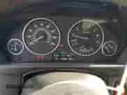 2016 BMW 3 Series z VIN WBA8E7C54GK415435, wystawiony jako Copart lot #68301985 z przebiegiem 119 006 mil mil oraz Szkoda całkowita • Salvage title. Historia ofert i sprzedaży dostępna na DreamBid. Obrazek 9.